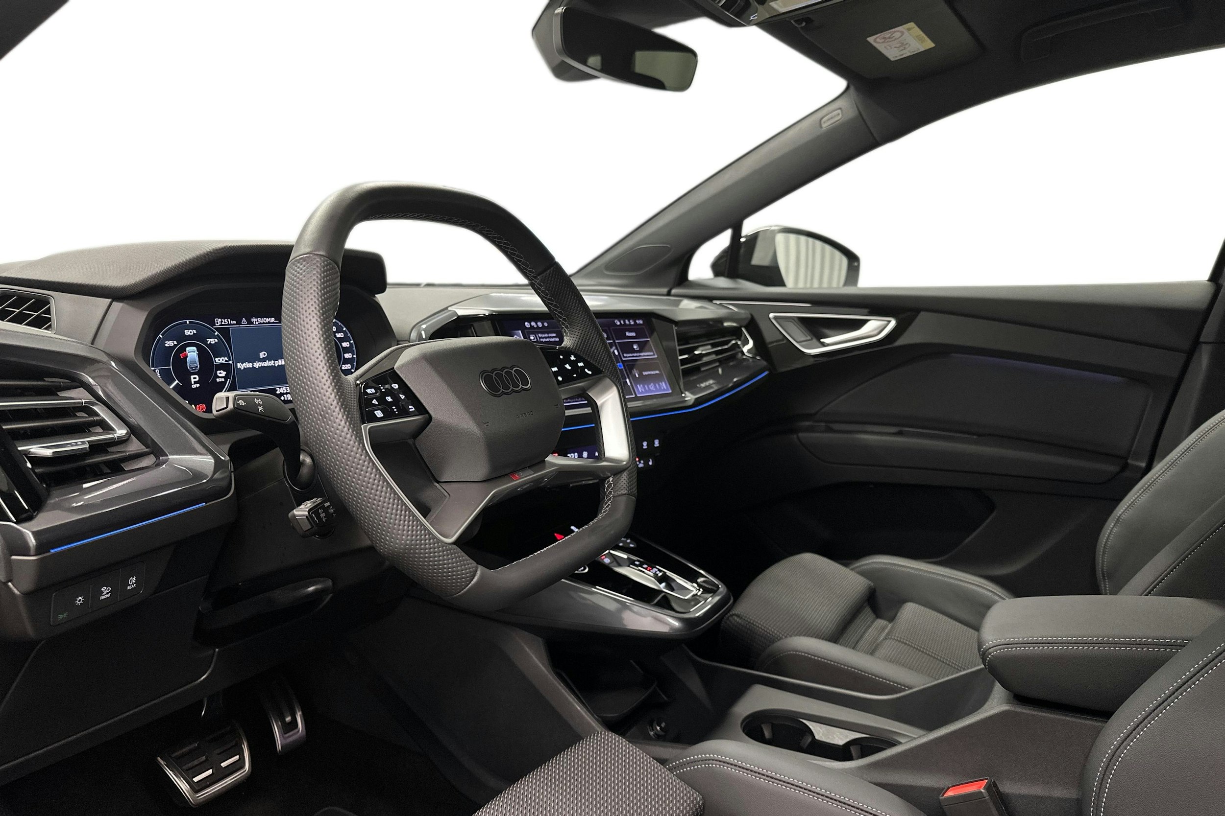 violetti Audi Q4 e-tron 2025 kuva 7.