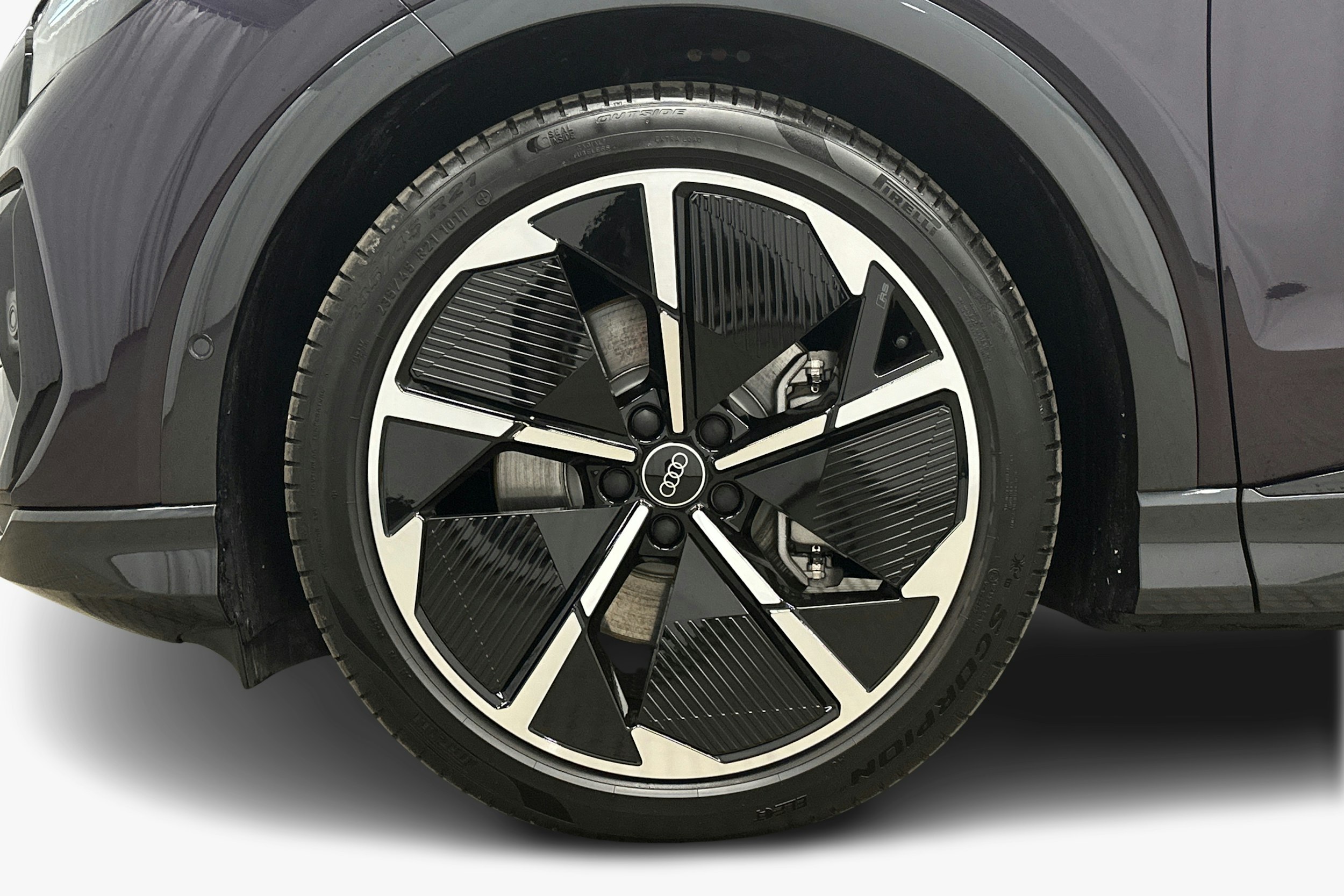 violetti Audi Q4 e-tron 2025 kuva 11.