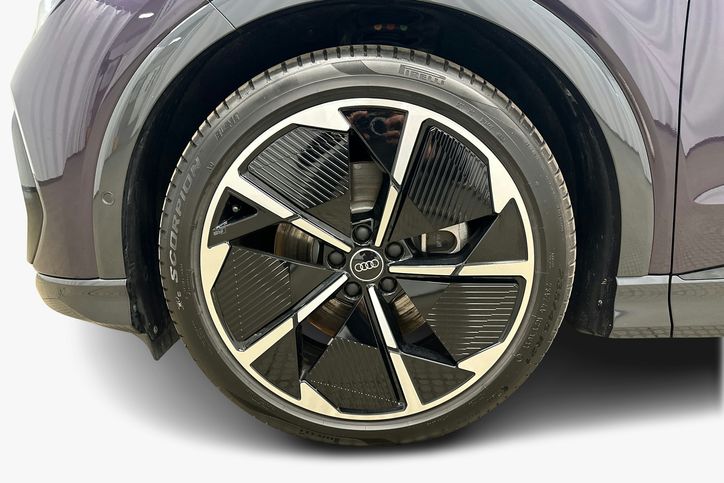violetti Audi Q4 e-tron 2025 kuva 11.