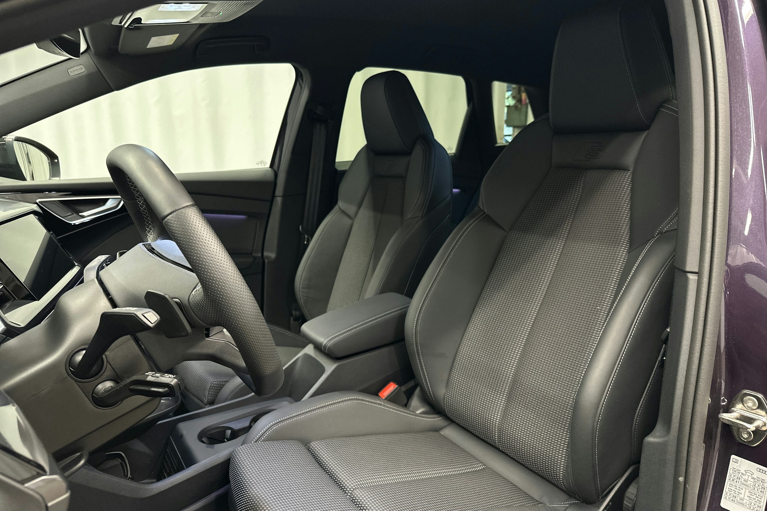 violetti Audi Q4 e-tron 2025 kuva 29.