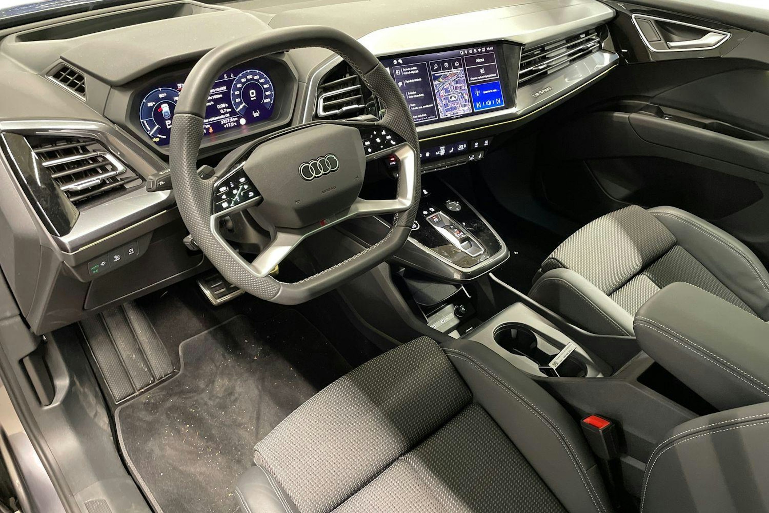 harmaa Audi Q4 e-tron 2025 kuva 7.
