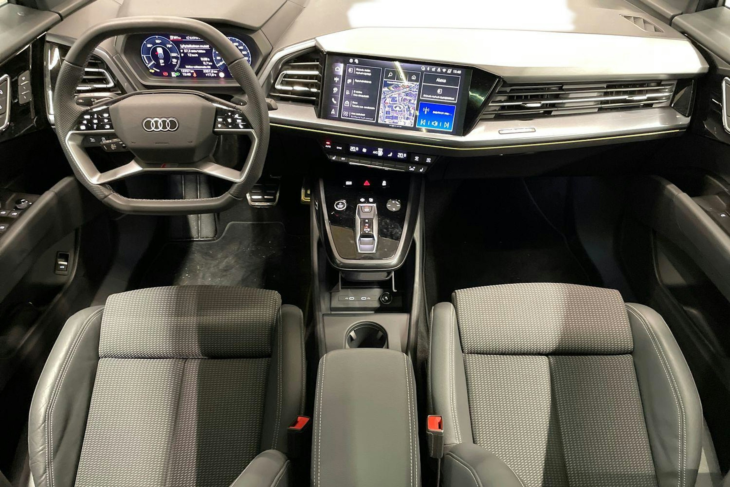 harmaa Audi Q4 e-tron 2025 kuva 9.