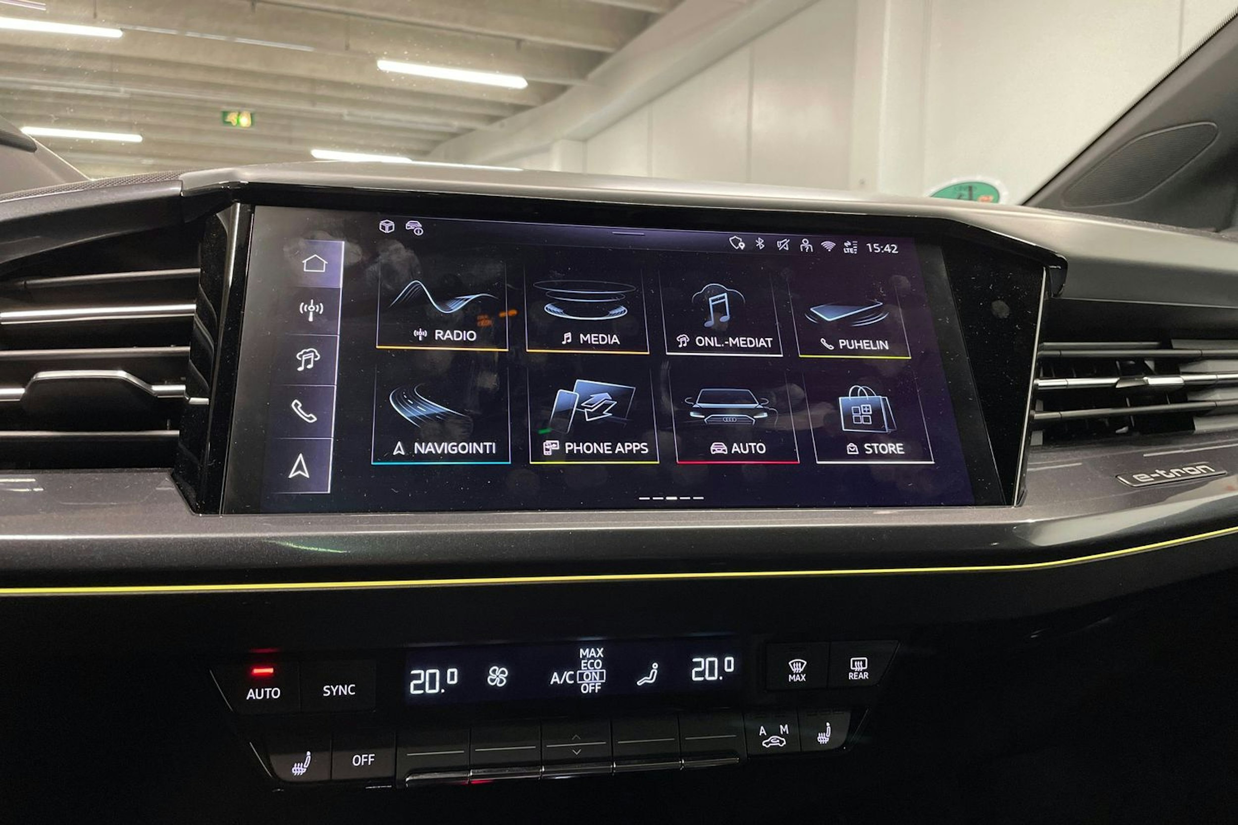 harmaa Audi Q4 e-tron 2025 kuva 16.