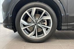 mythos musta Audi Q4 e-tron 2025 kuva 25.