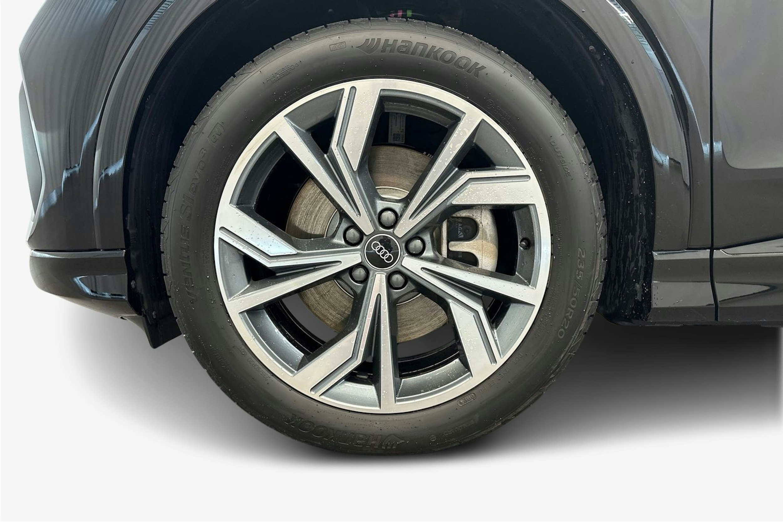 mythos musta Audi Q4 e-tron 2025 kuva 26.
