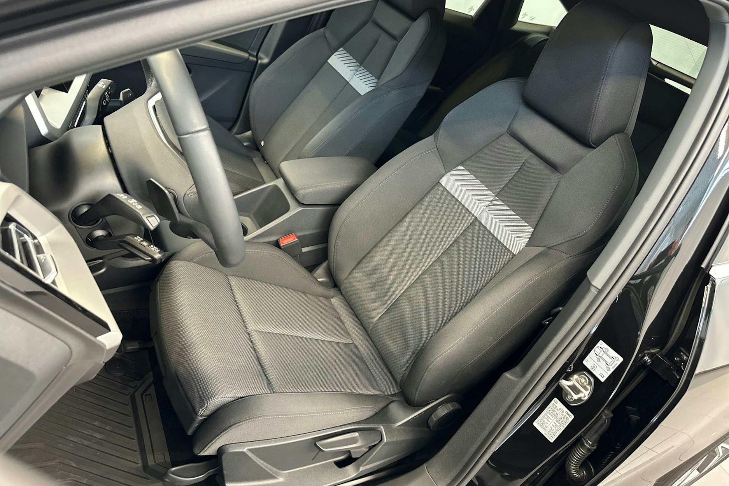 mythos musta Audi Q4 e-tron 2025 kuva 31.