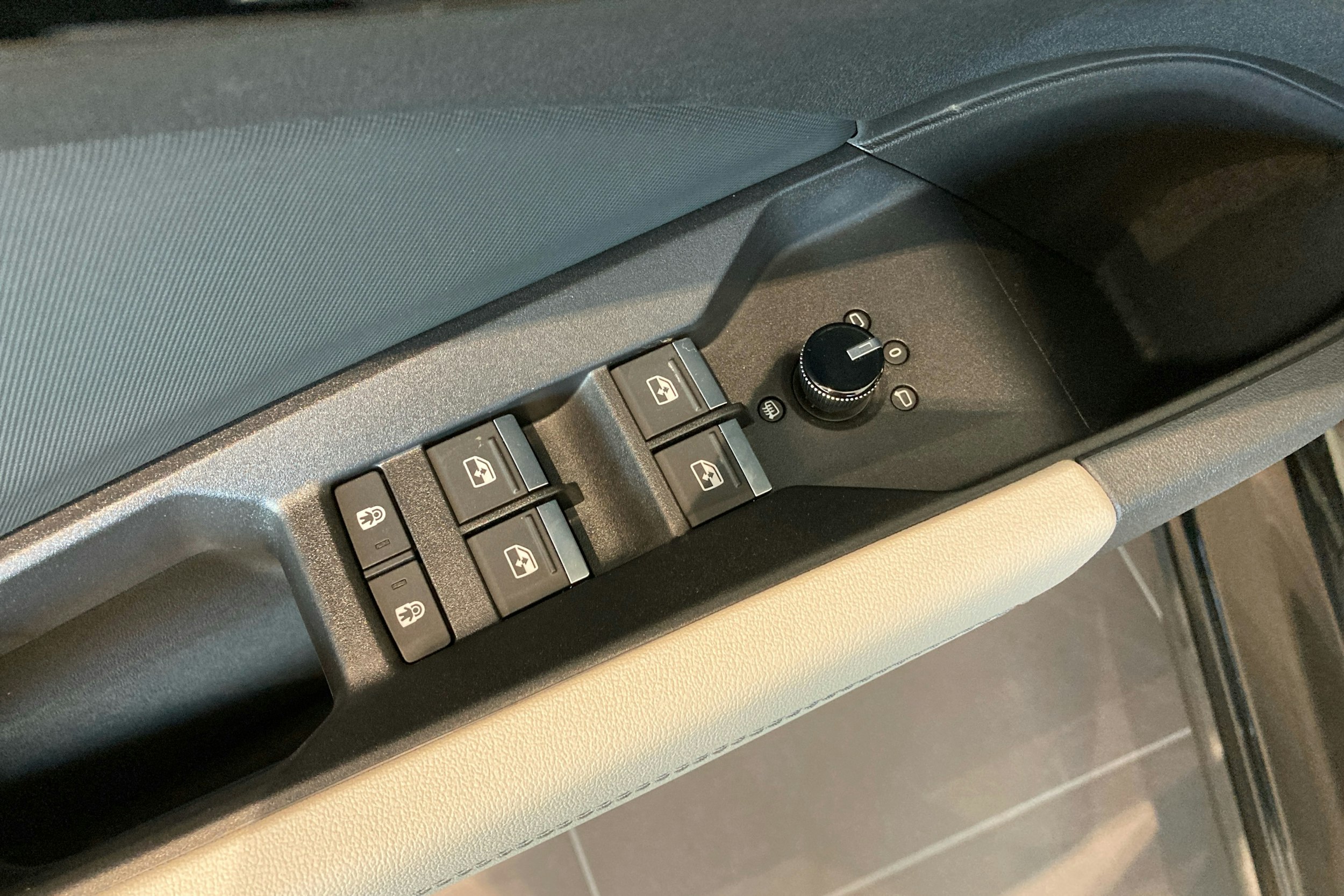 musta Audi Q4 e-tron 2025 kuva 12.