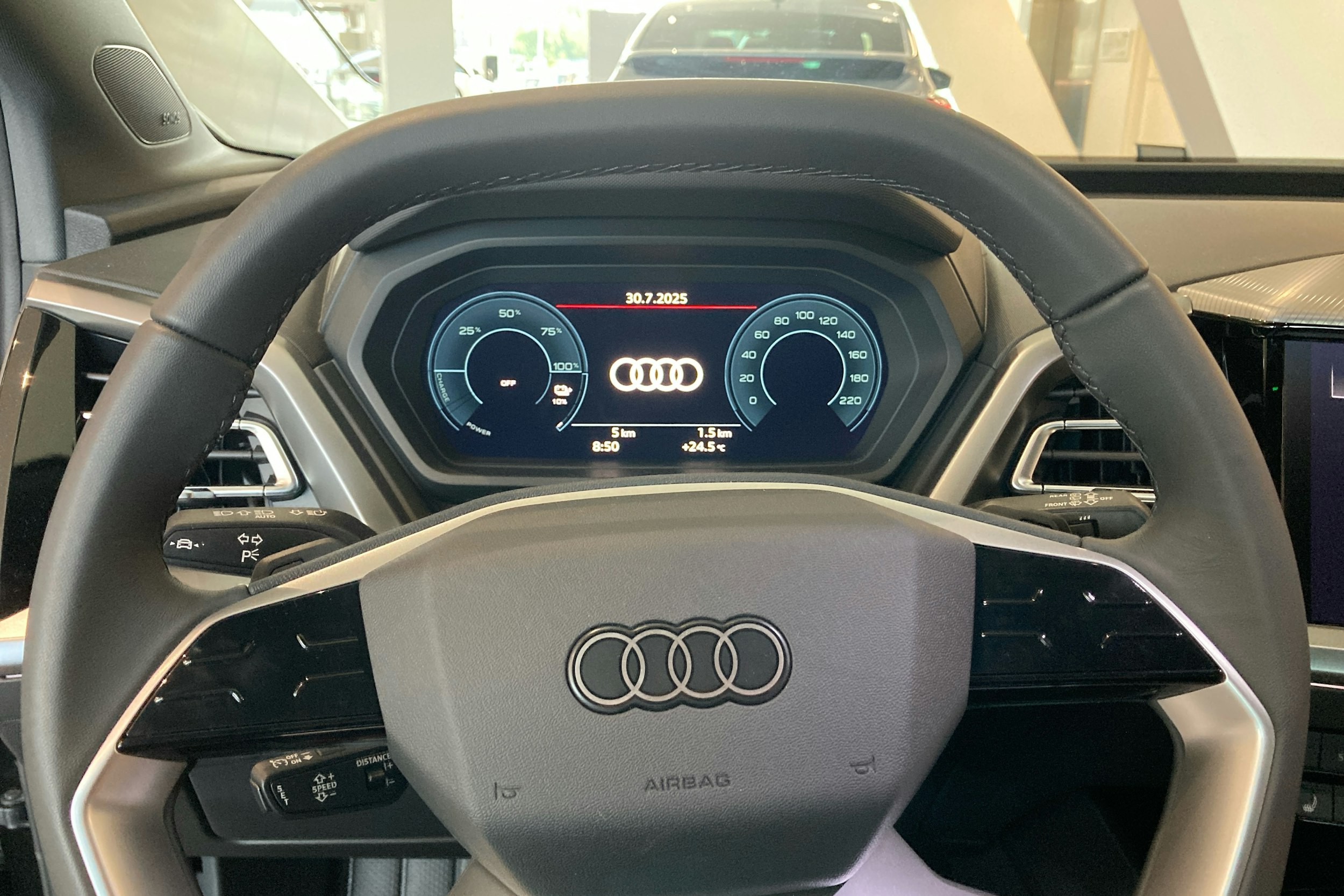 musta Audi Q4 e-tron 2025 kuva 14.