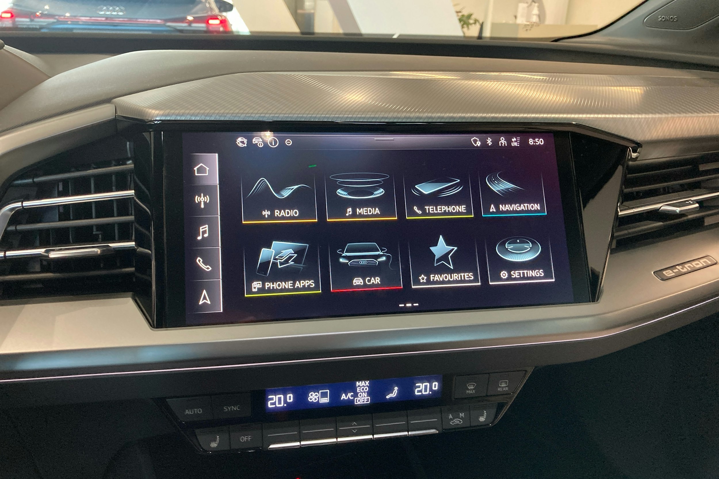 musta Audi Q4 e-tron 2025 kuva 15.