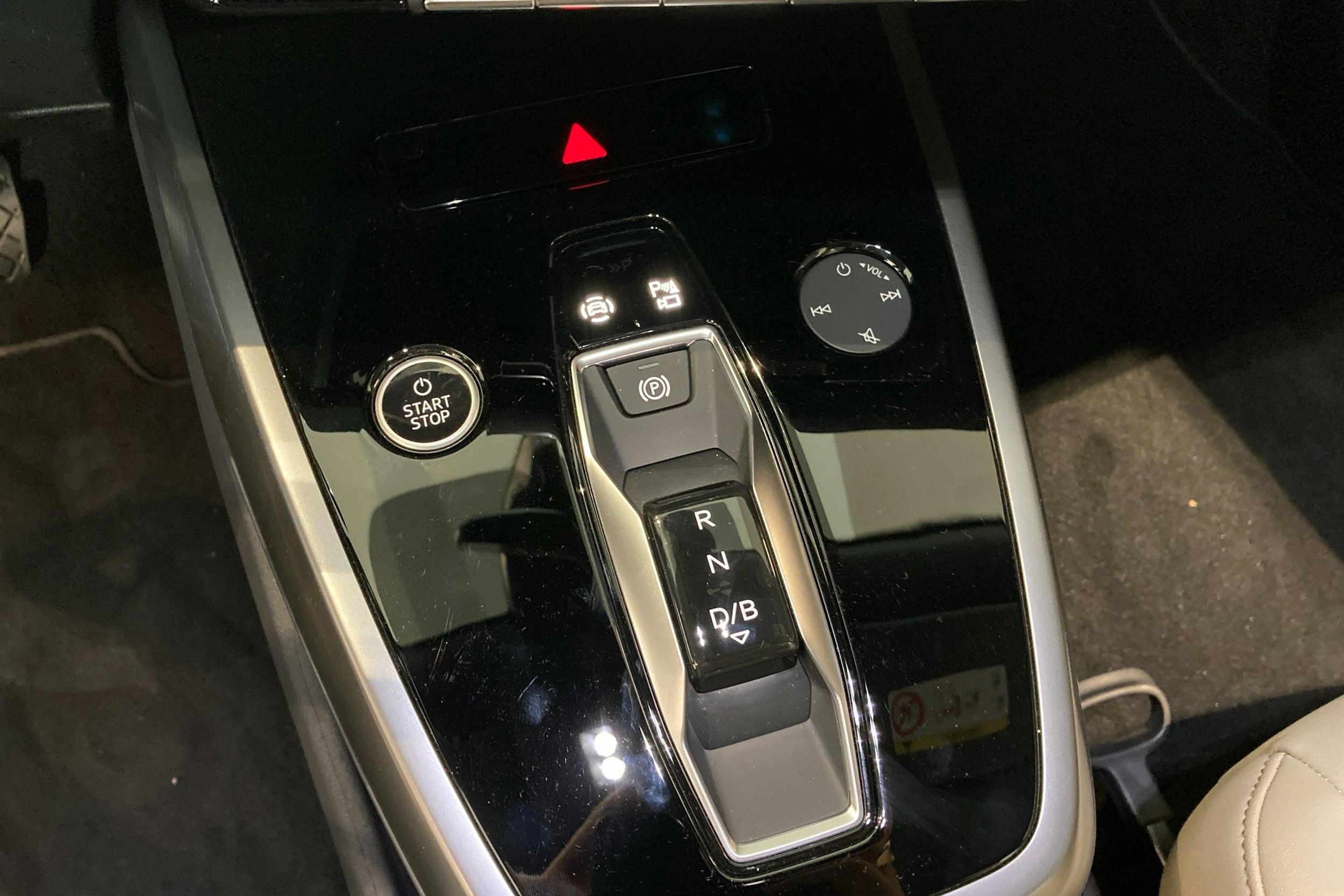 musta Audi Q4 e-tron 2025 kuva 17.