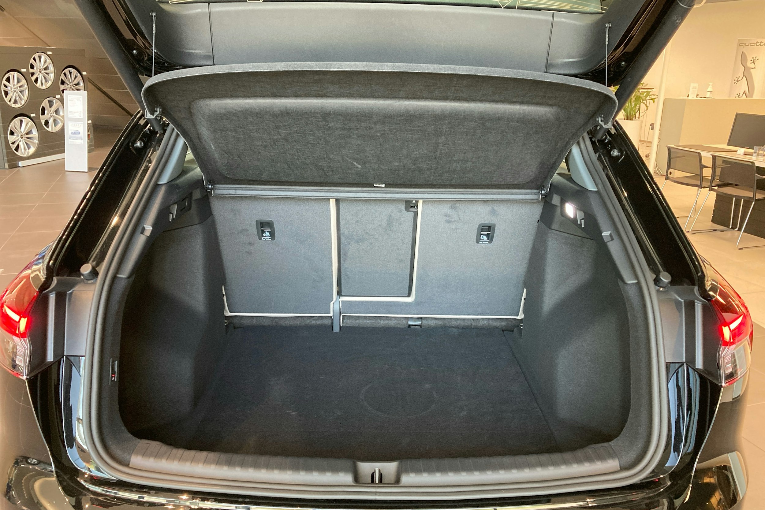 musta Audi Q4 e-tron 2025 kuva 18.