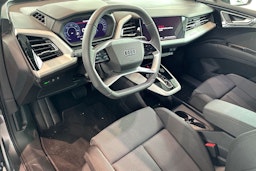 harmaa Audi Q4 e-tron 2025 kuva 6.