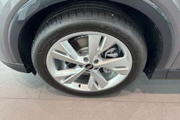 harmaa Audi Q4 e-tron 2025 kuva 10.