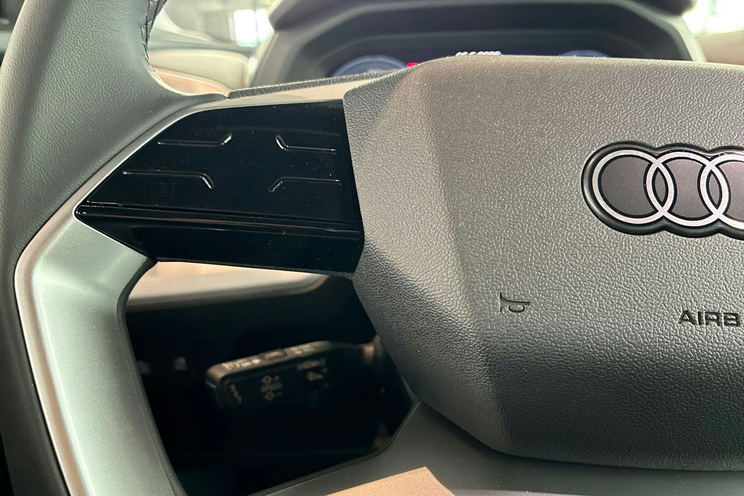 harmaa Audi Q4 e-tron 2025 kuva 13.