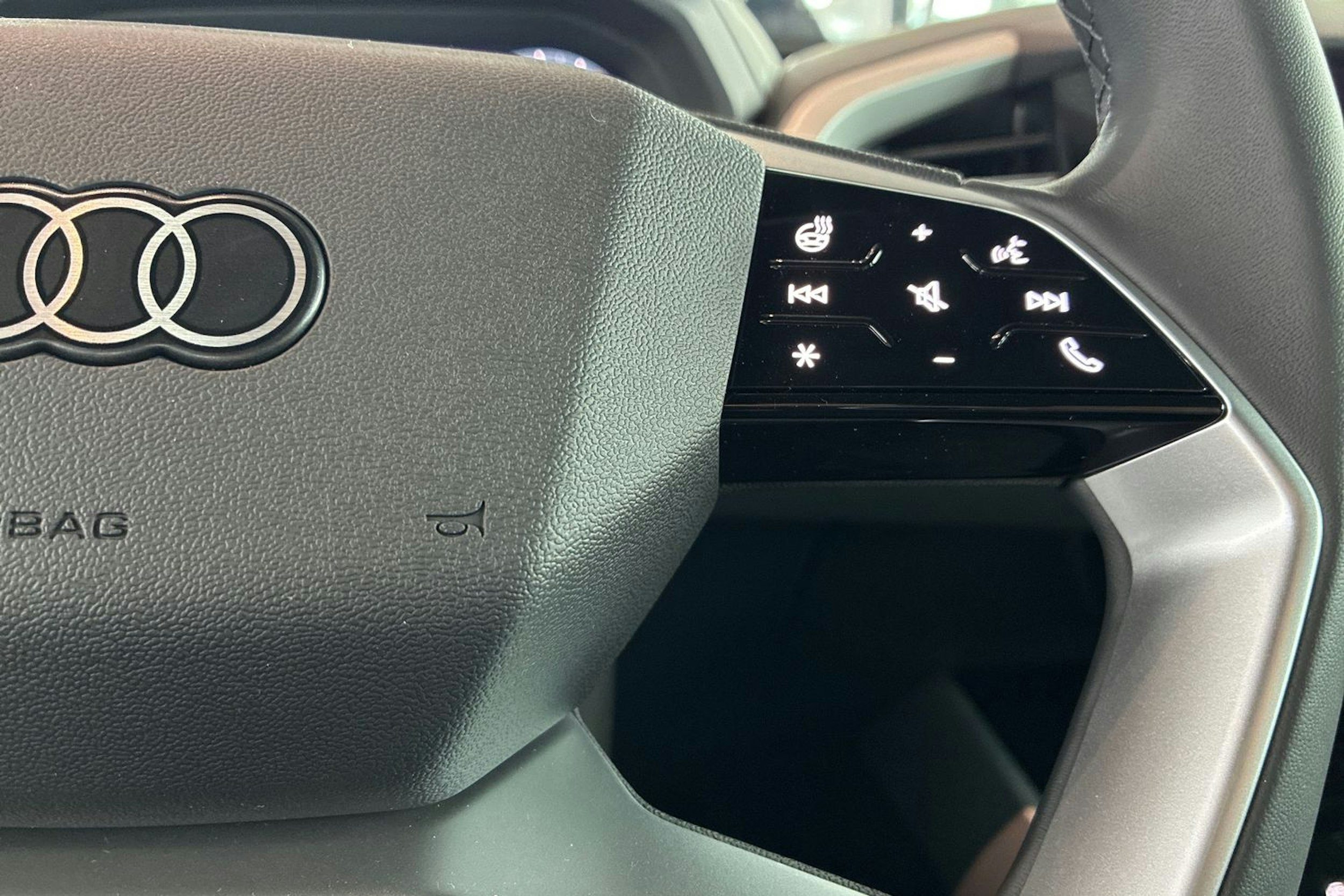 harmaa Audi Q4 e-tron 2025 kuva 14.