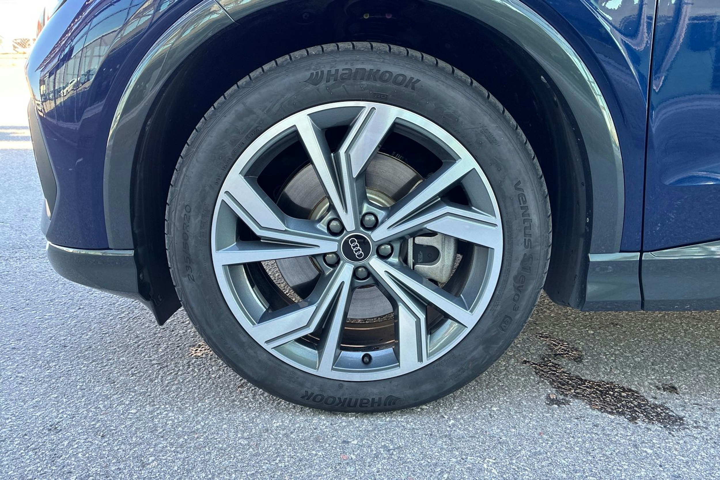 sininen Audi Q4 e-tron 2025 kuva 10.