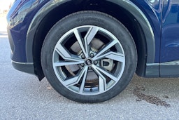 sininen Audi Q4 e-tron 2025 kuva 10.