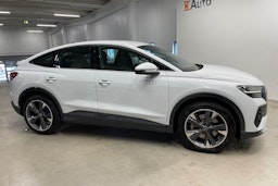 valkoinen Audi Q4 e-tron 2025 kuva 13.
