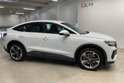 valkoinen Audi Q4 e-tron 2025 kuva 14.