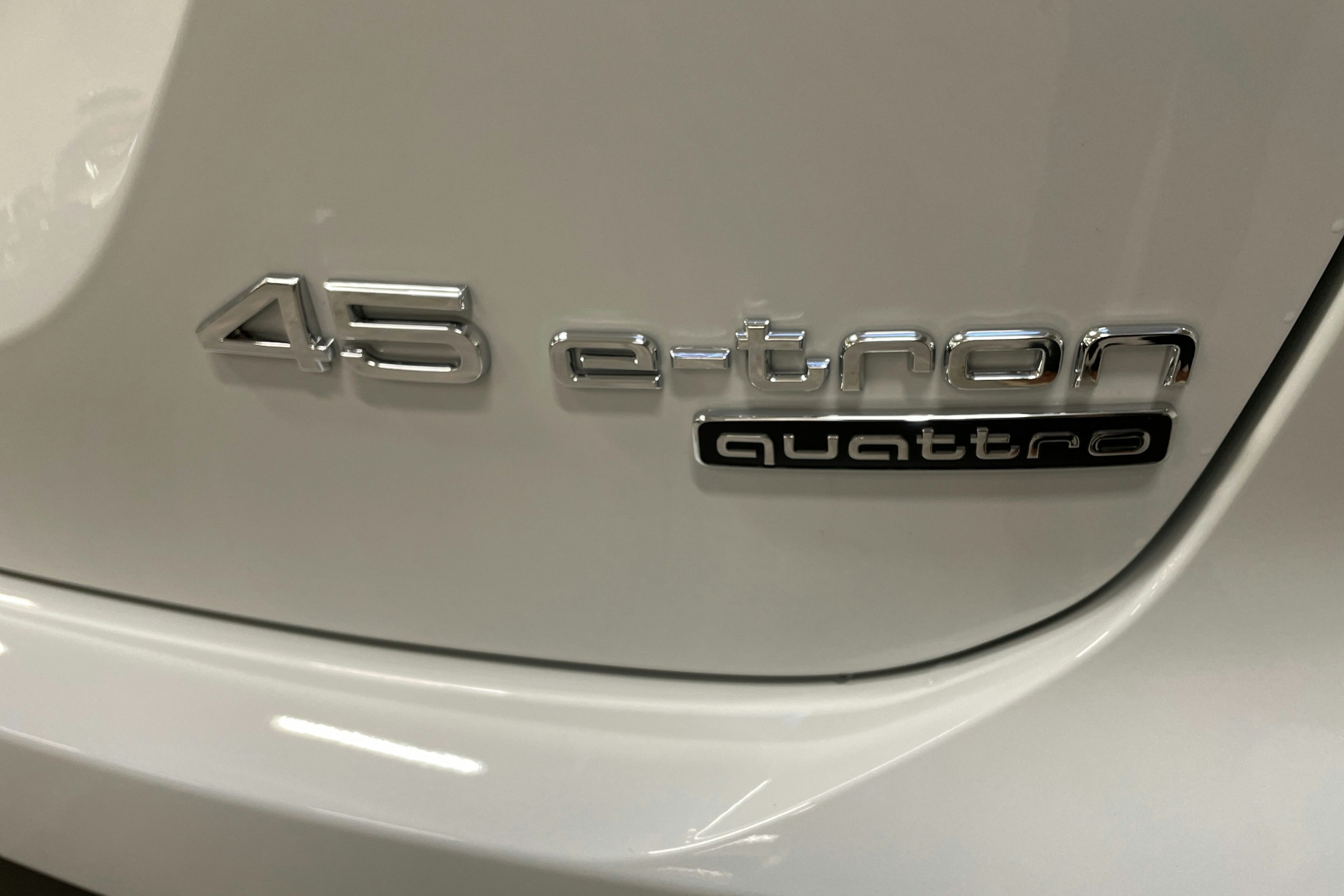 met. valkoinen Audi Q4 e-tron 2025 kuva 18.