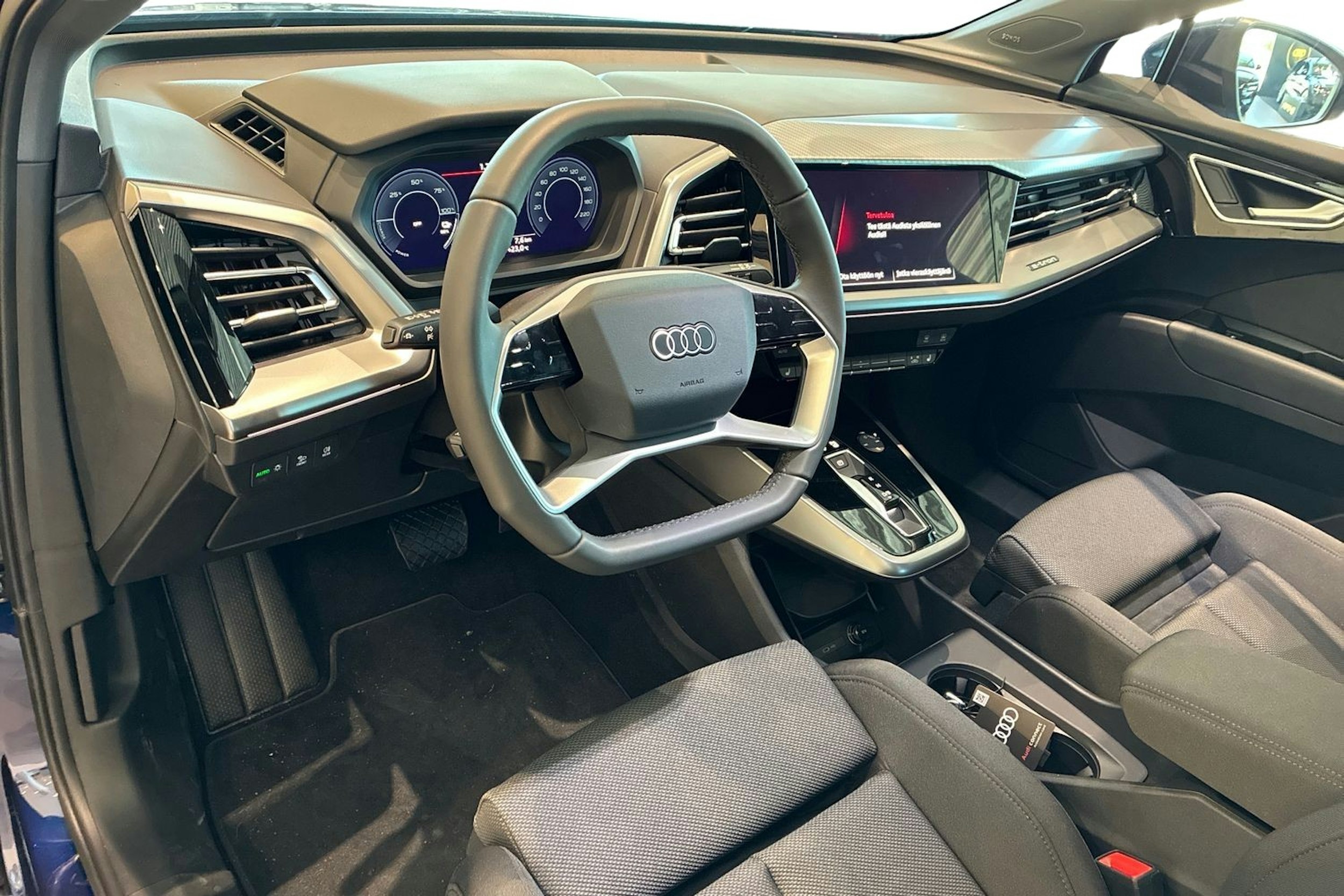 sininen Audi Q4 e-tron 2025 kuva 6.