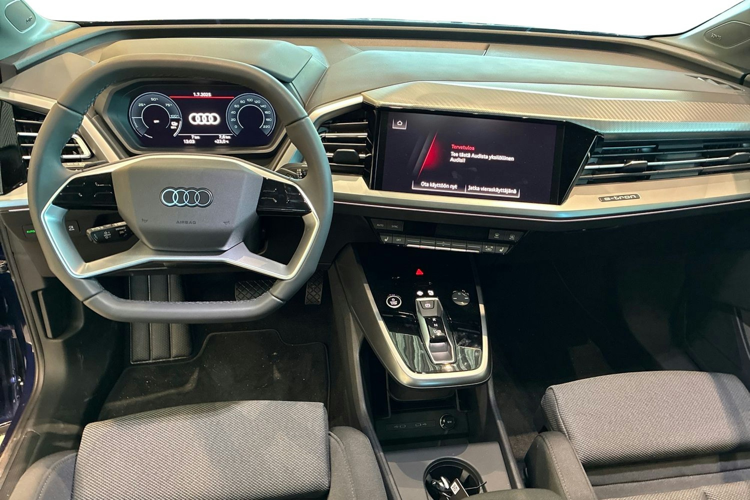 sininen Audi Q4 e-tron 2025 kuva 7.