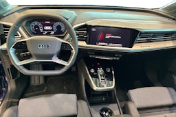 sininen Audi Q4 e-tron 2025 kuva 7.