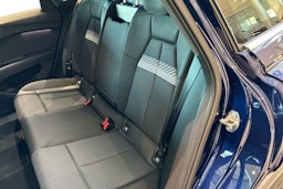 sininen Audi Q4 e-tron 2025 kuva 8.