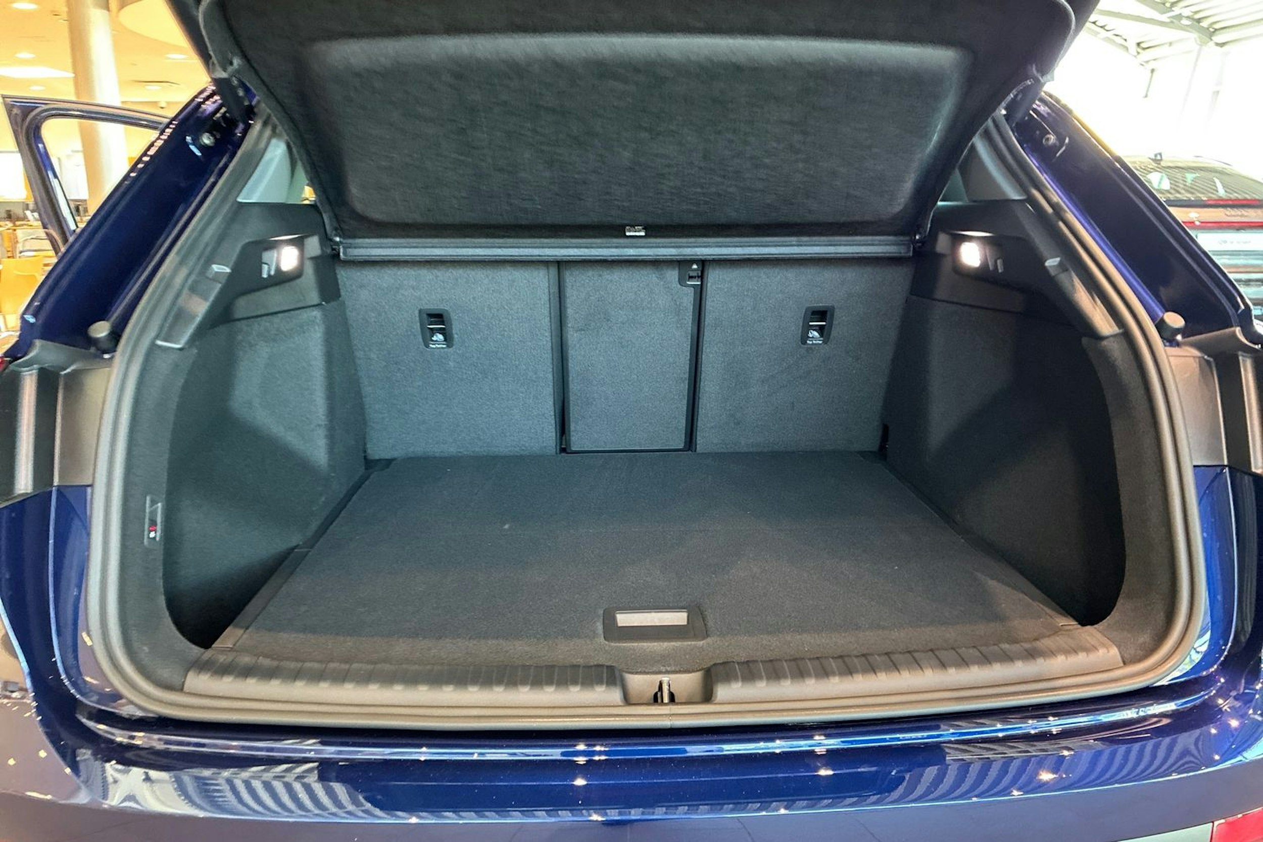 sininen Audi Q4 e-tron 2025 kuva 11.