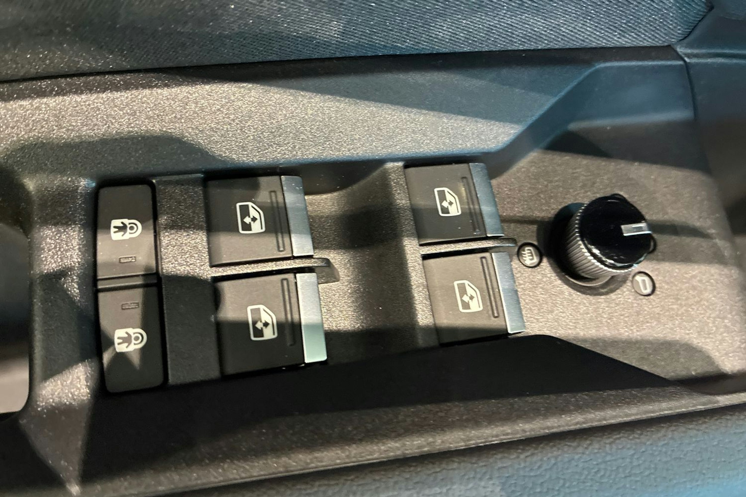 sininen Audi Q4 e-tron 2025 kuva 13.