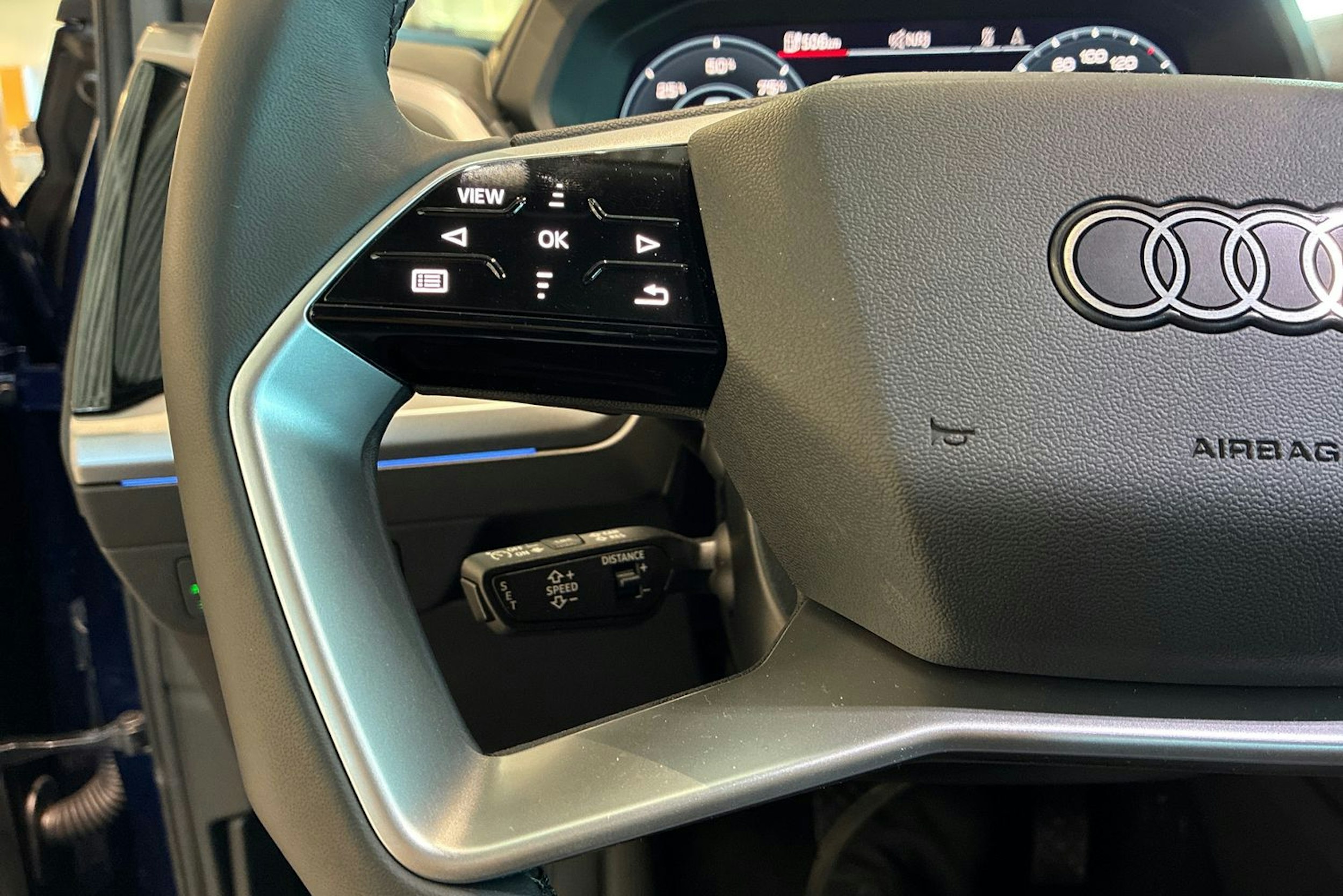 sininen Audi Q4 e-tron 2025 kuva 14.