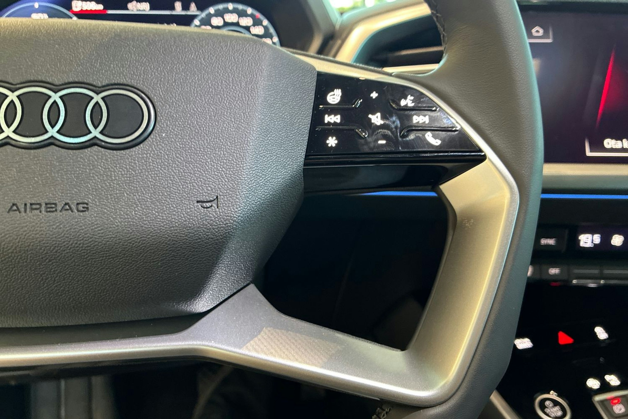 sininen Audi Q4 e-tron 2025 kuva 15.