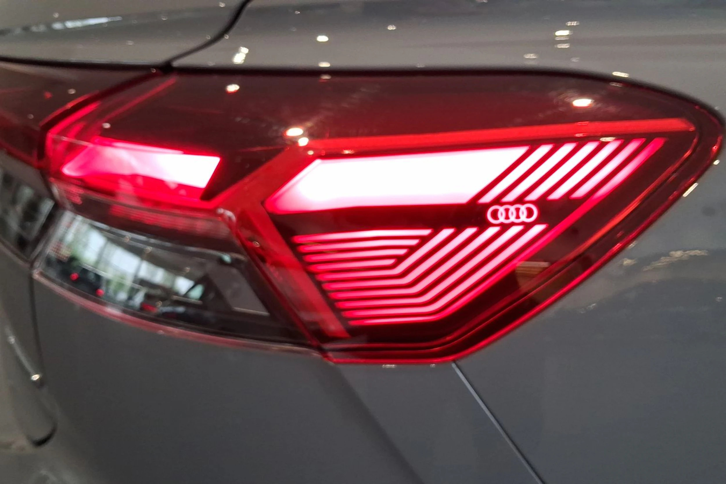 harmaa Audi Q4 e-tron 2025 kuva 21.
