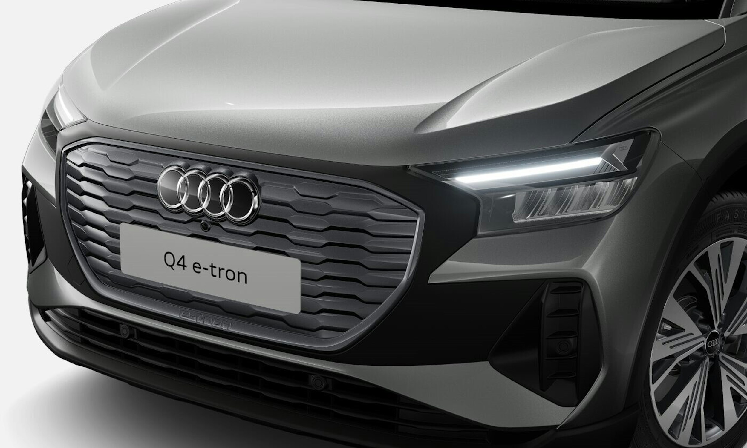 taifun harmaa Audi Q4 e-tron 2025 kuva 7.