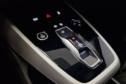 taifun harmaa Audi Q4 e-tron 2025 kuva 8.