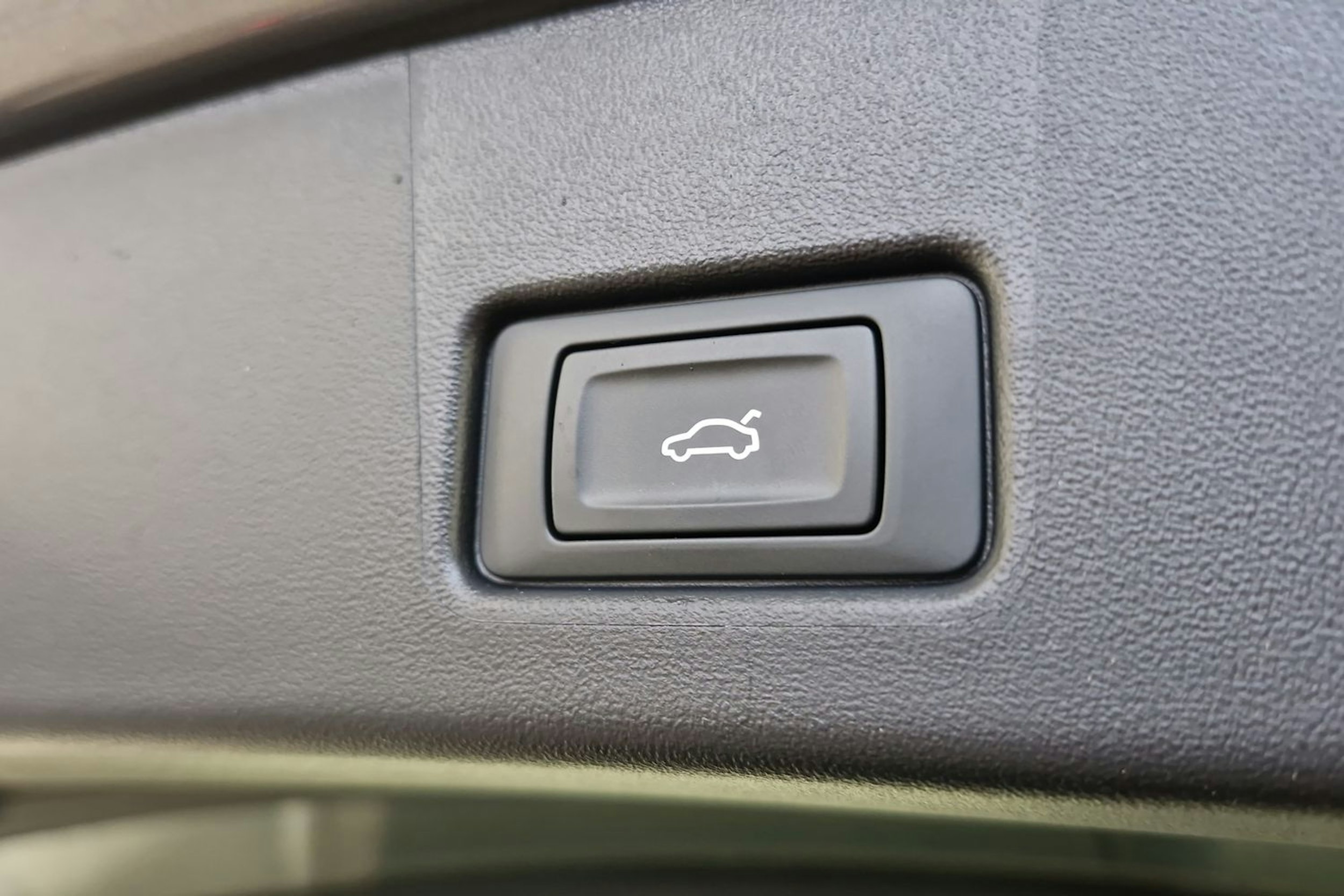 taifun harmaa Audi Q4 e-tron 2025 kuva 10.