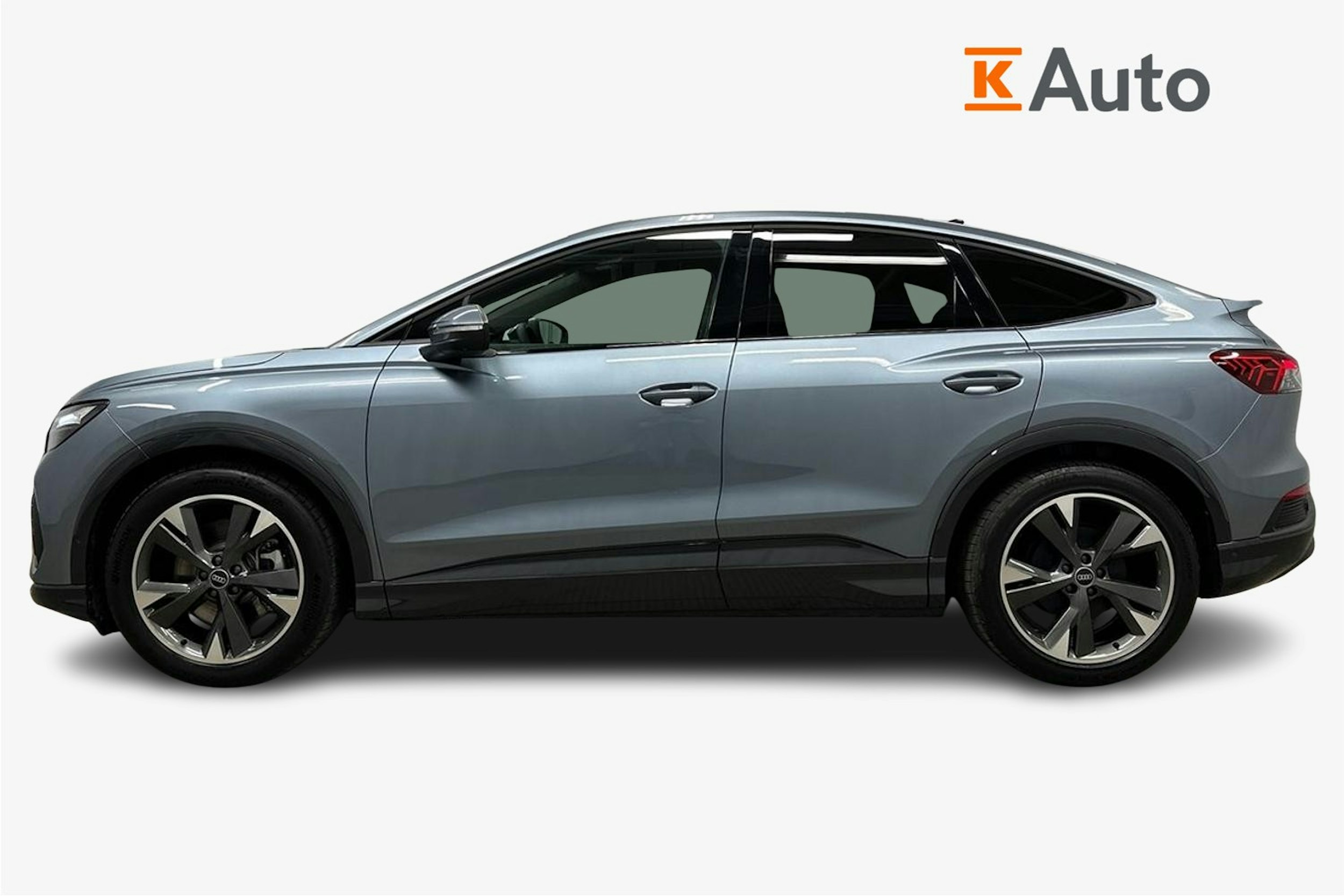 sininen Audi Q4 e-tron 2025 kuva 5.