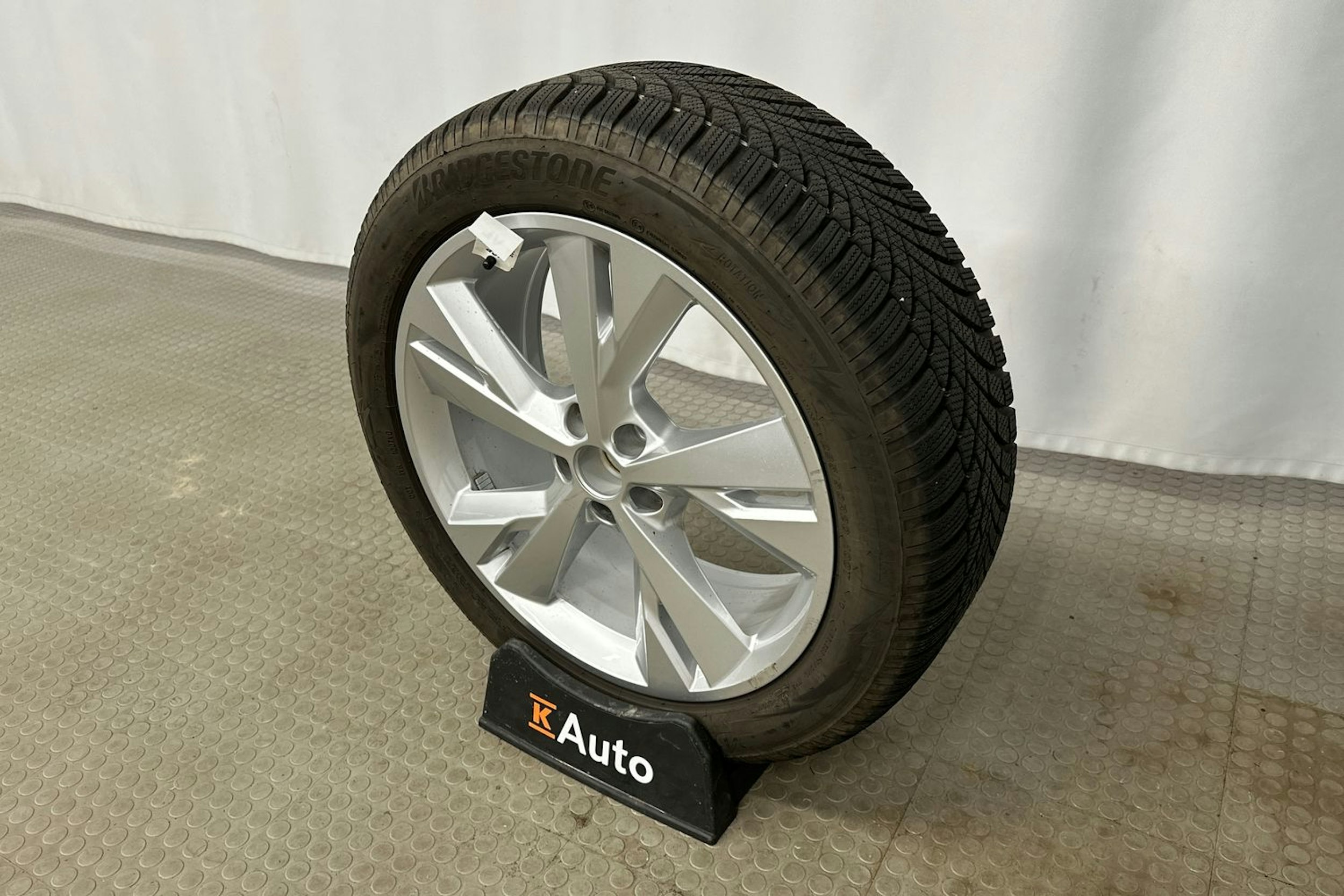 sininen Audi Q4 e-tron 2025 kuva 10.