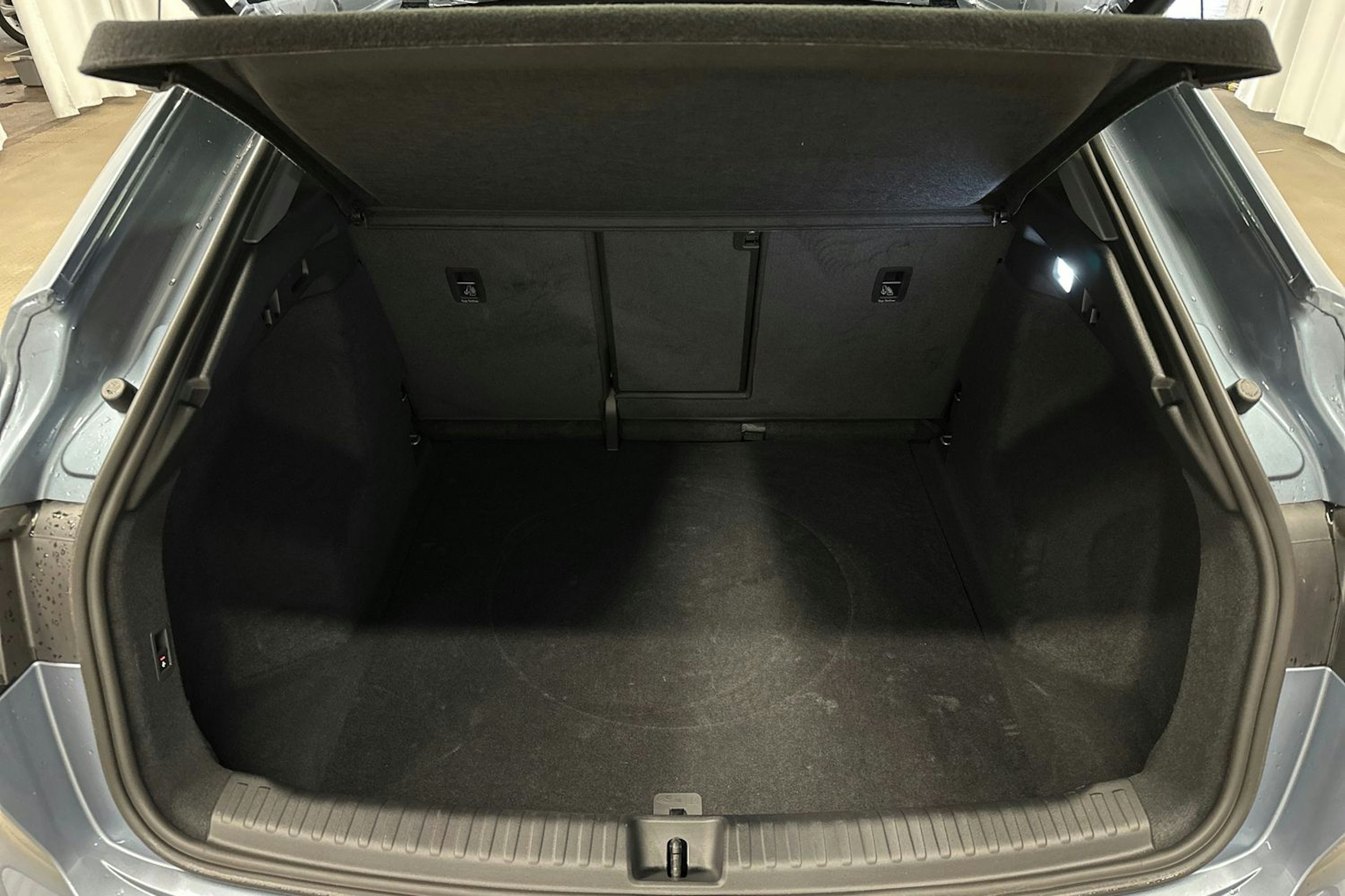sininen Audi Q4 e-tron 2025 kuva 11.
