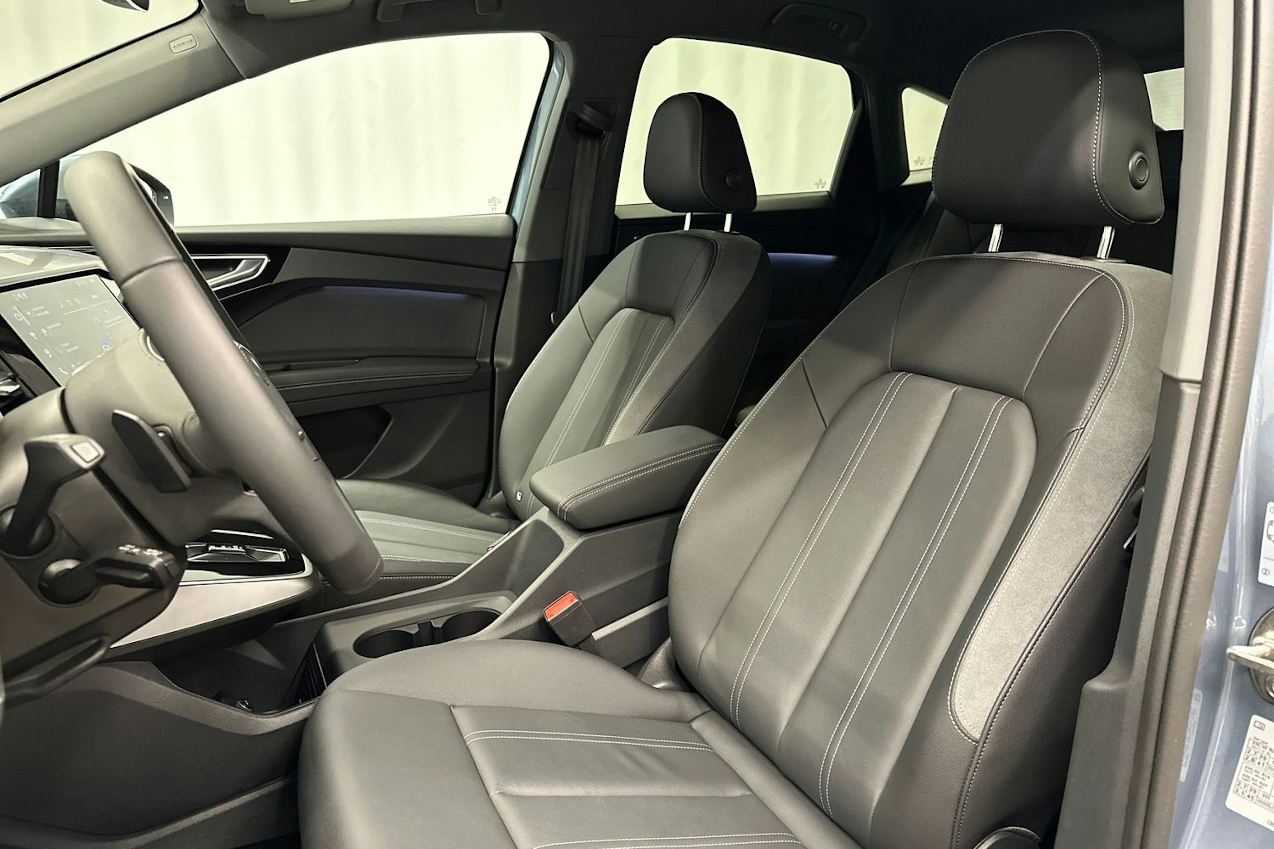 sininen Audi Q4 e-tron 2025 kuva 14.