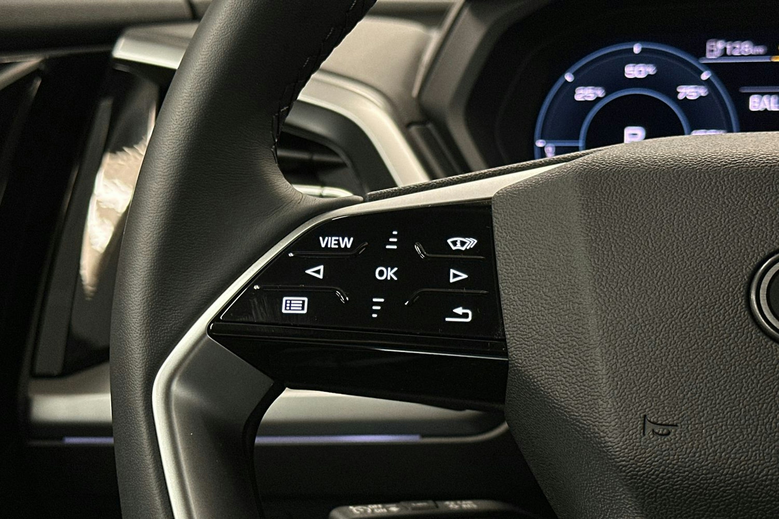 sininen Audi Q4 e-tron 2025 kuva 16.