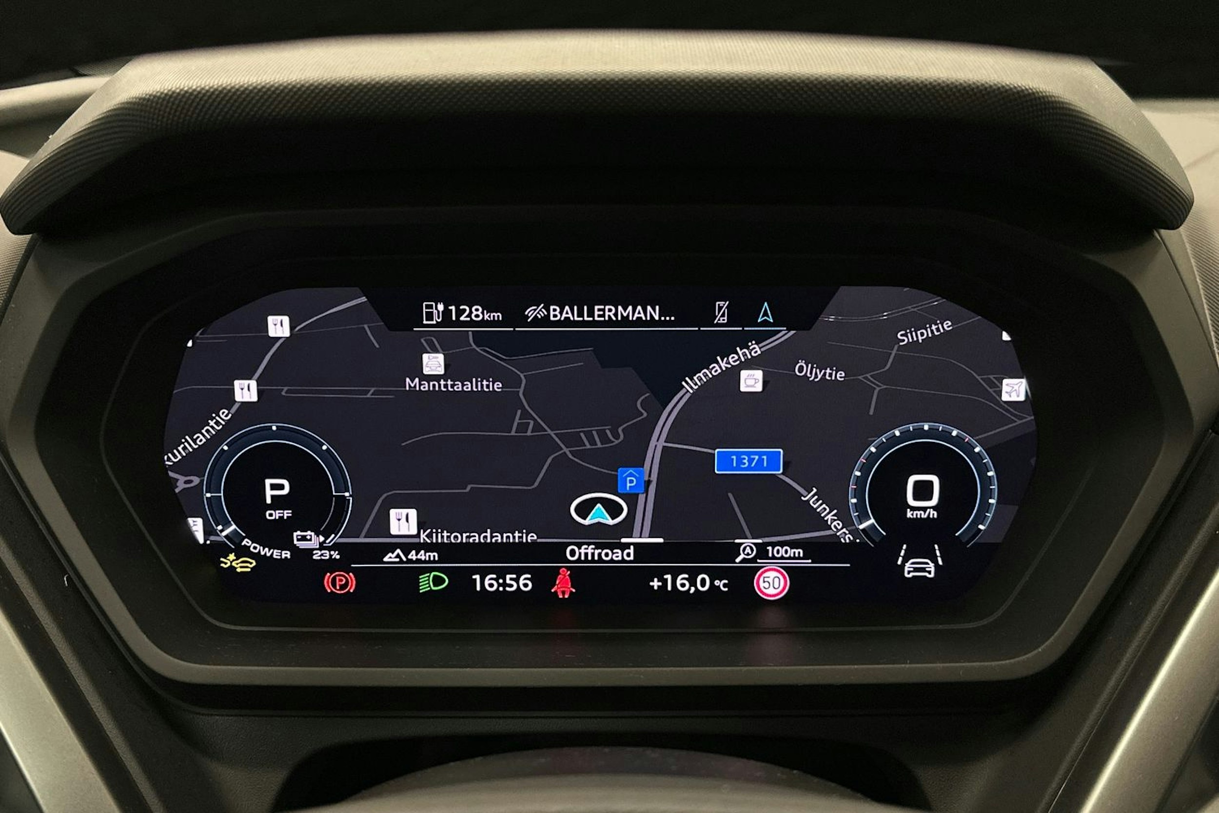 sininen Audi Q4 e-tron 2025 kuva 18.