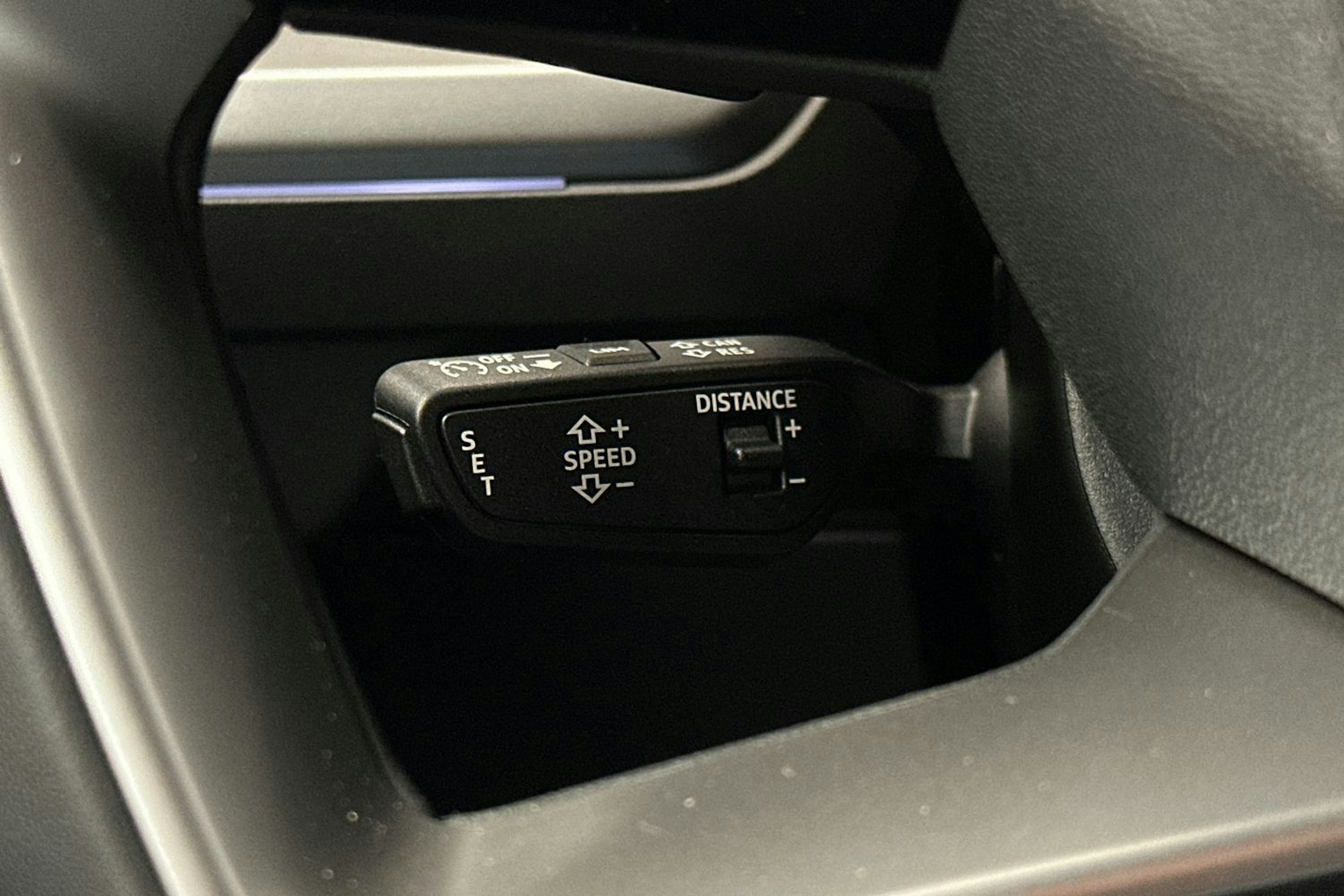 sininen Audi Q4 e-tron 2025 kuva 19.