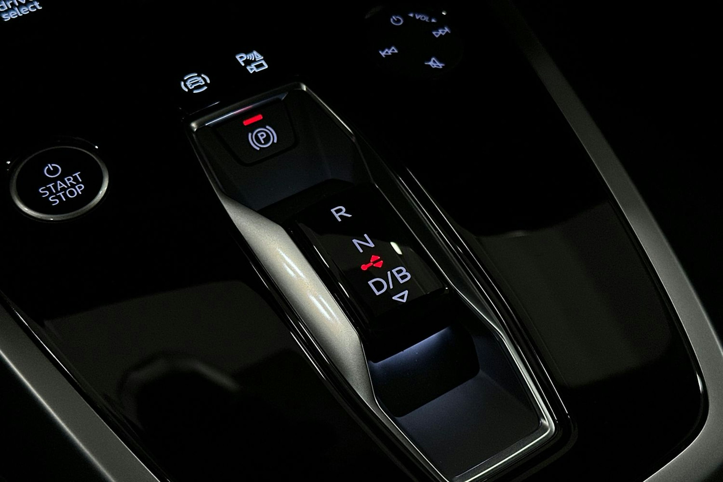 sininen Audi Q4 e-tron 2025 kuva 20.