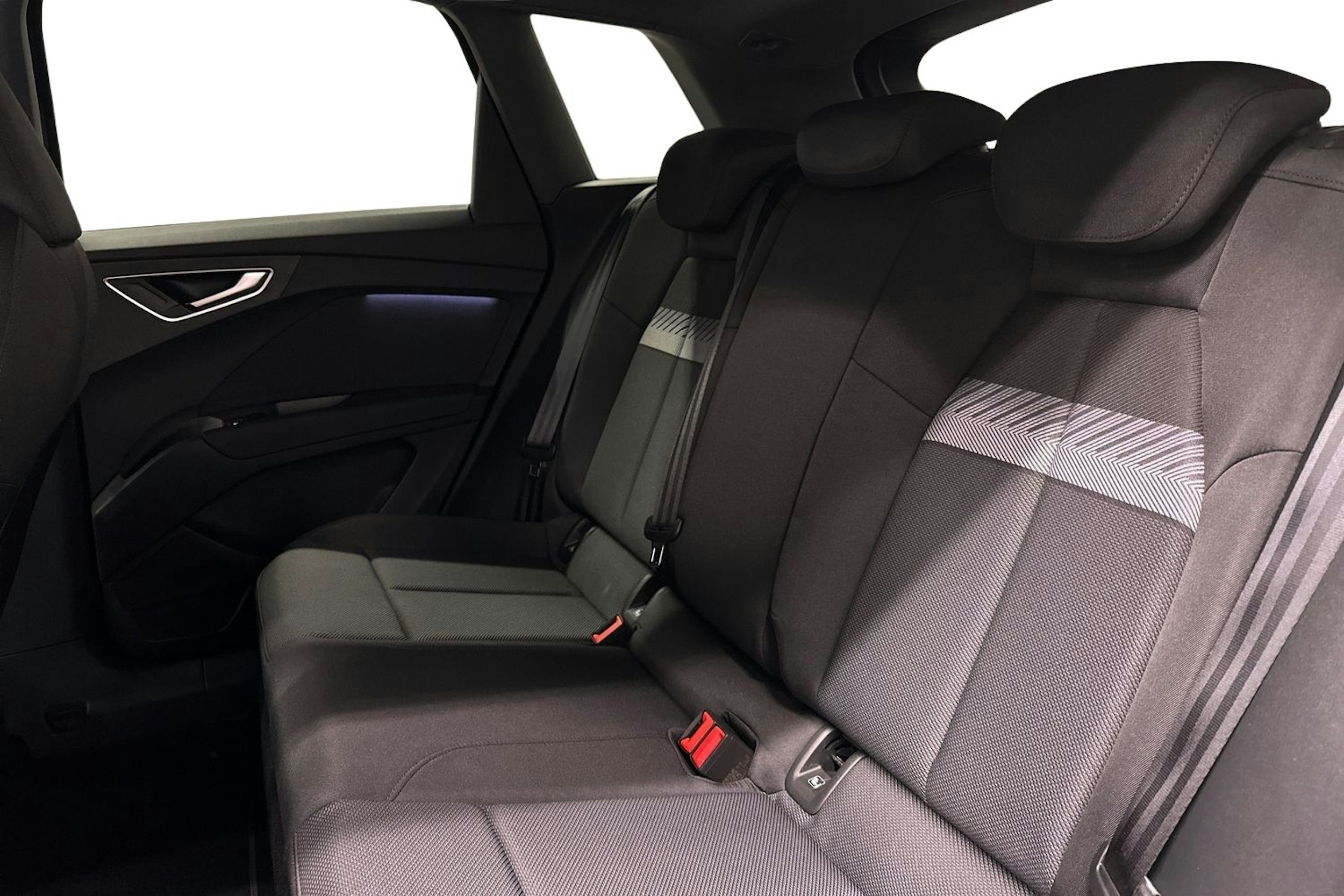 musta Audi Q4 e-tron 2025 kuva 10.