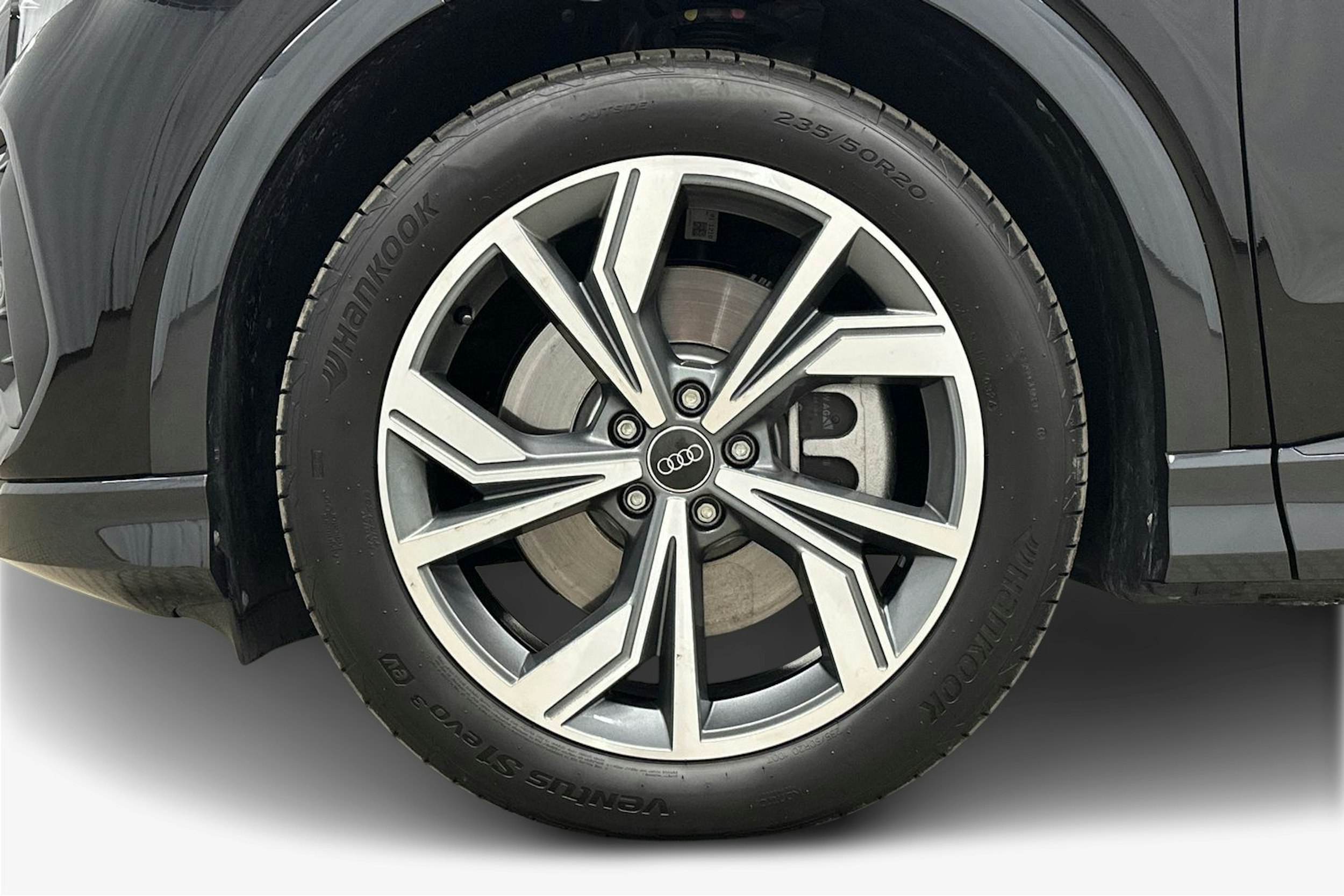 musta Audi Q4 e-tron 2025 kuva 11.