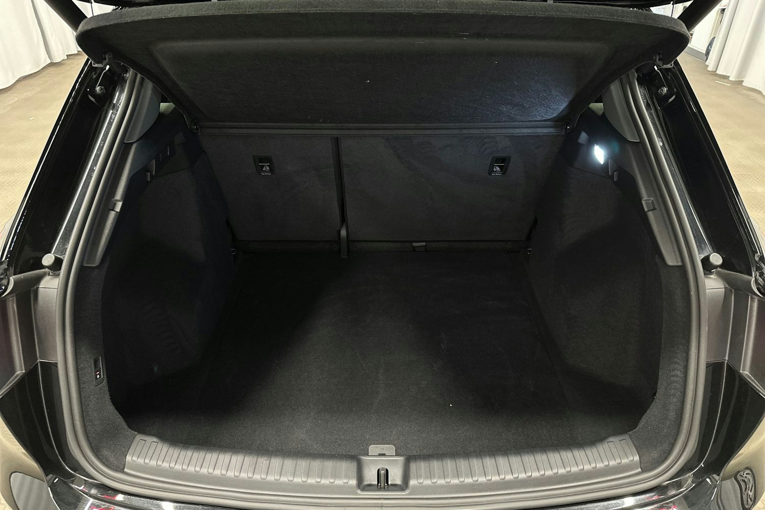 musta Audi Q4 e-tron 2025 kuva 14.
