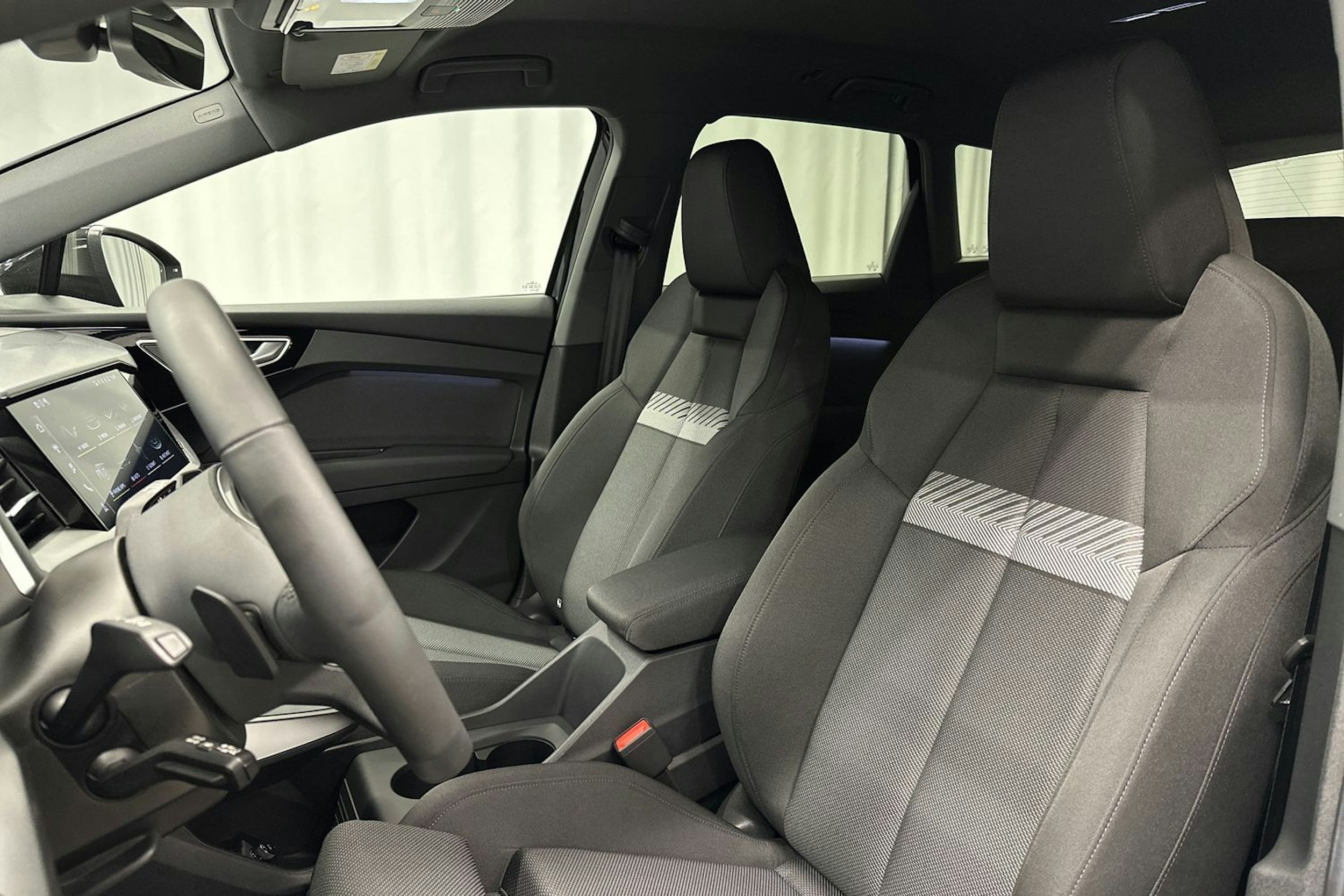 musta Audi Q4 e-tron 2025 kuva 19.