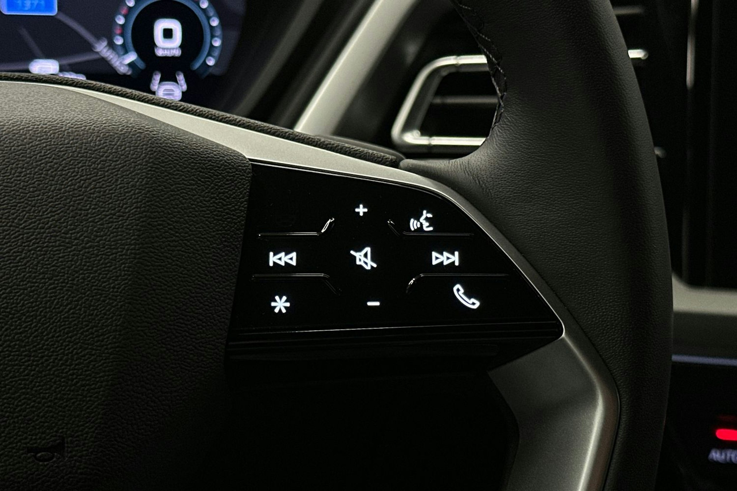musta Audi Q4 e-tron 2025 kuva 21.