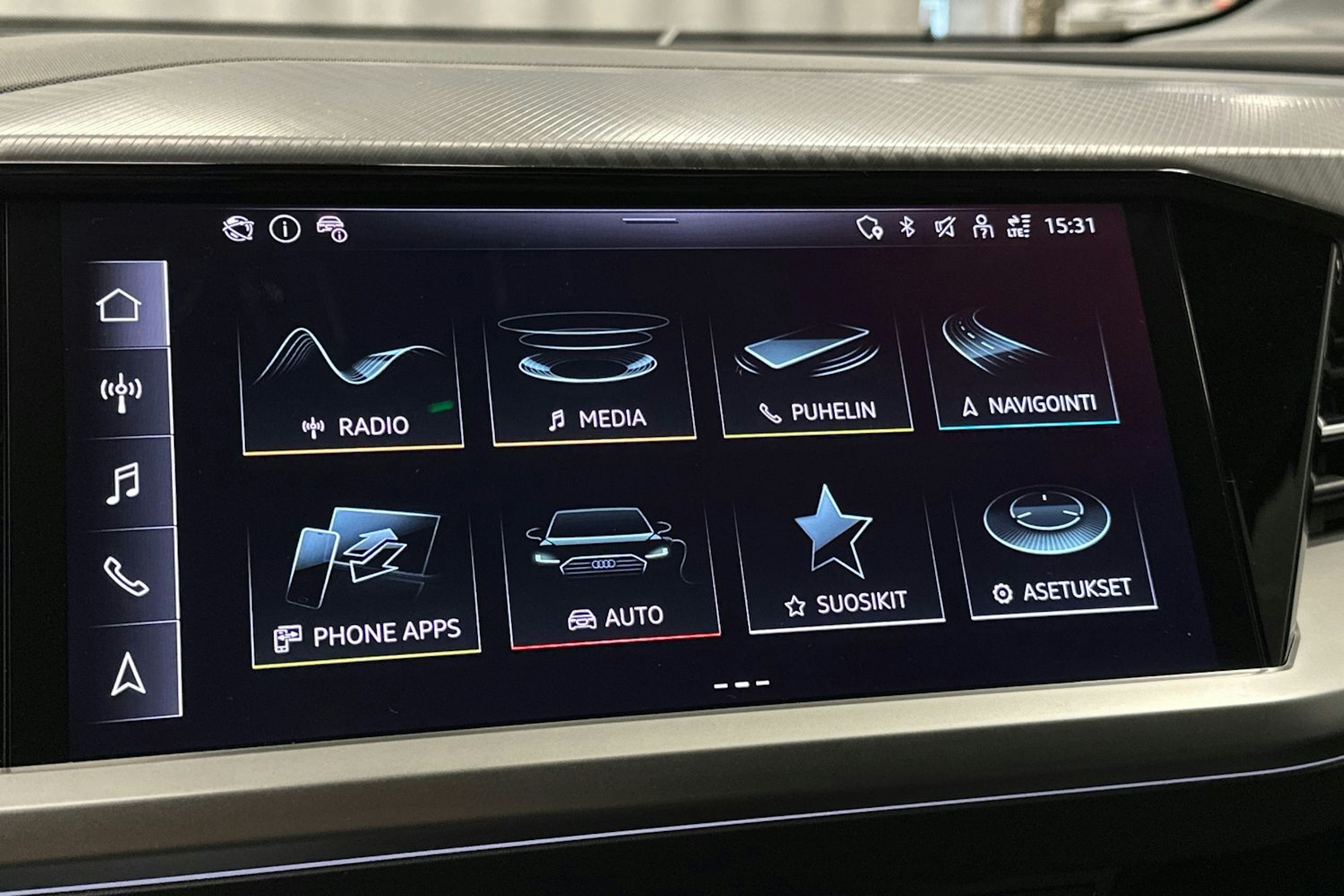 musta Audi Q4 e-tron 2025 kuva 25.